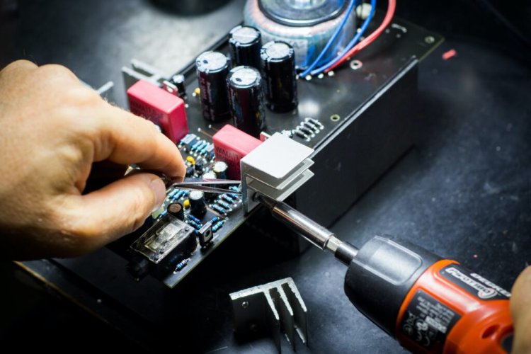 Instalace a servis elektroniky